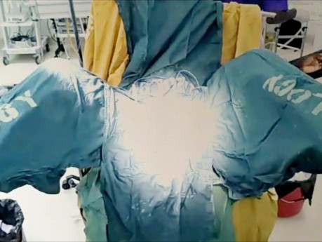 Chirurgisches Training in der plastischen Chirurgie der Harnröhre unter Verwendung von Datenbrillen